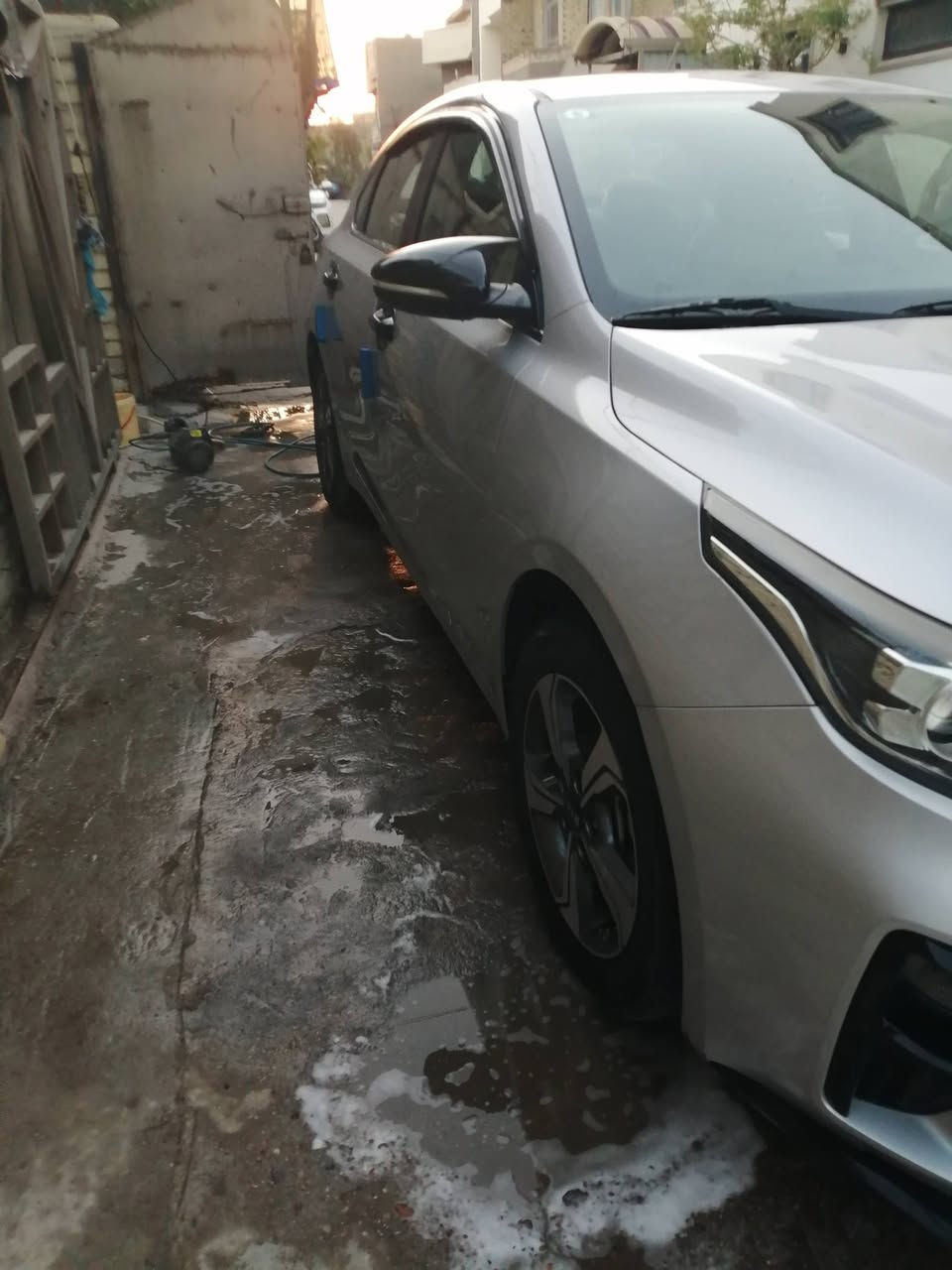 سلام عليكم سيراتو خليجي موديل ٢٠ ماشيه ٦٠ بيها قبغ الصندوق صبغ فقط وبيها بارد بحافه البنيد فول تحكمات ستيرن شاشه اعطال بصمه تشغيل عن بعد صندوق ذكي عند الاقتراب حساسات أمامي خلفي بك لايت لد اشاير باالمري المري شفط السعر ١٤٠ وبيها مجال عنوان دوره موبايل ***********
