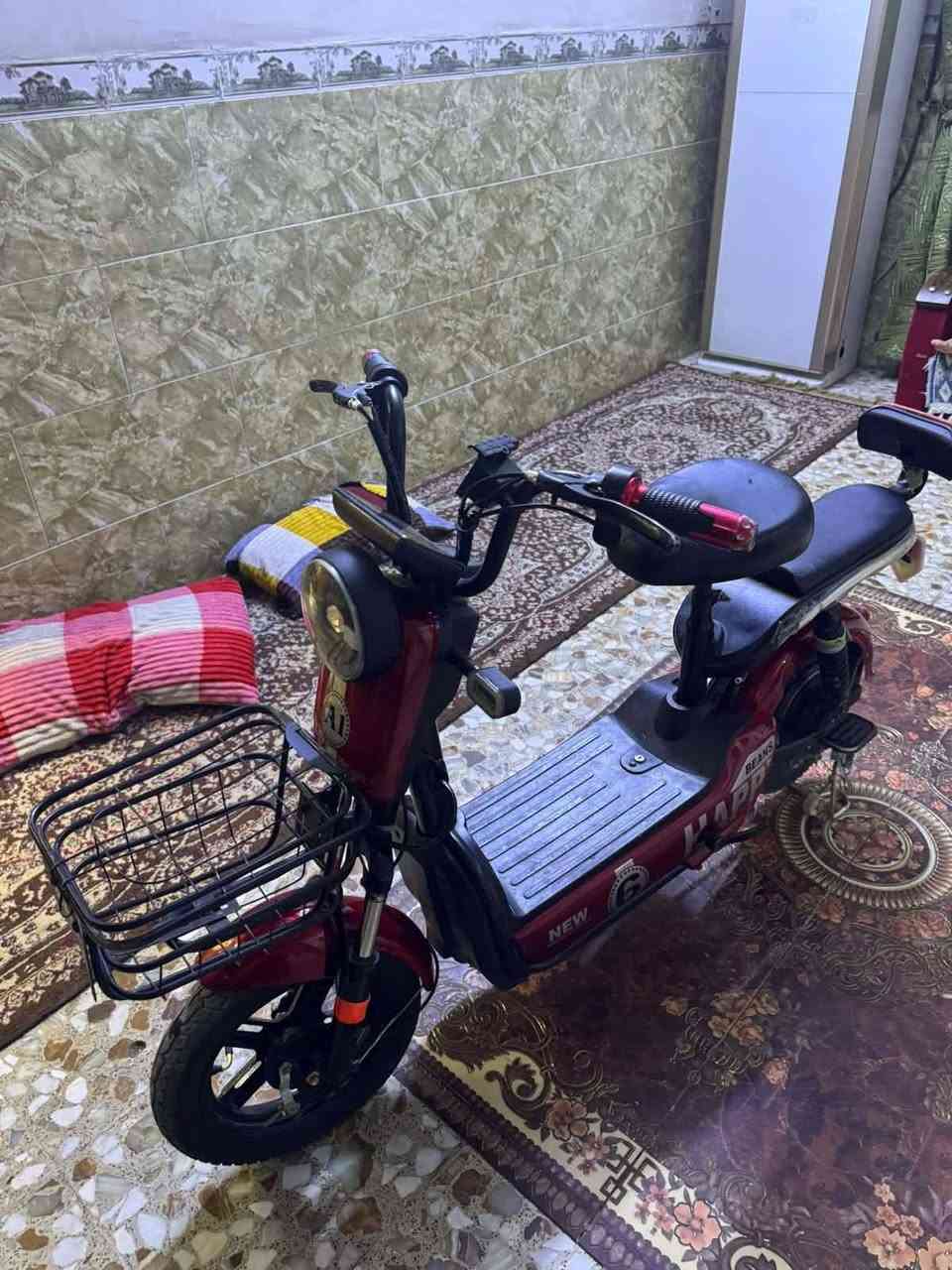 سلم عليكم اخوتي دراجه للبيع ونضافه فول وربع بطارياتلسرعهستين ولتصال***********.      9647714329003
