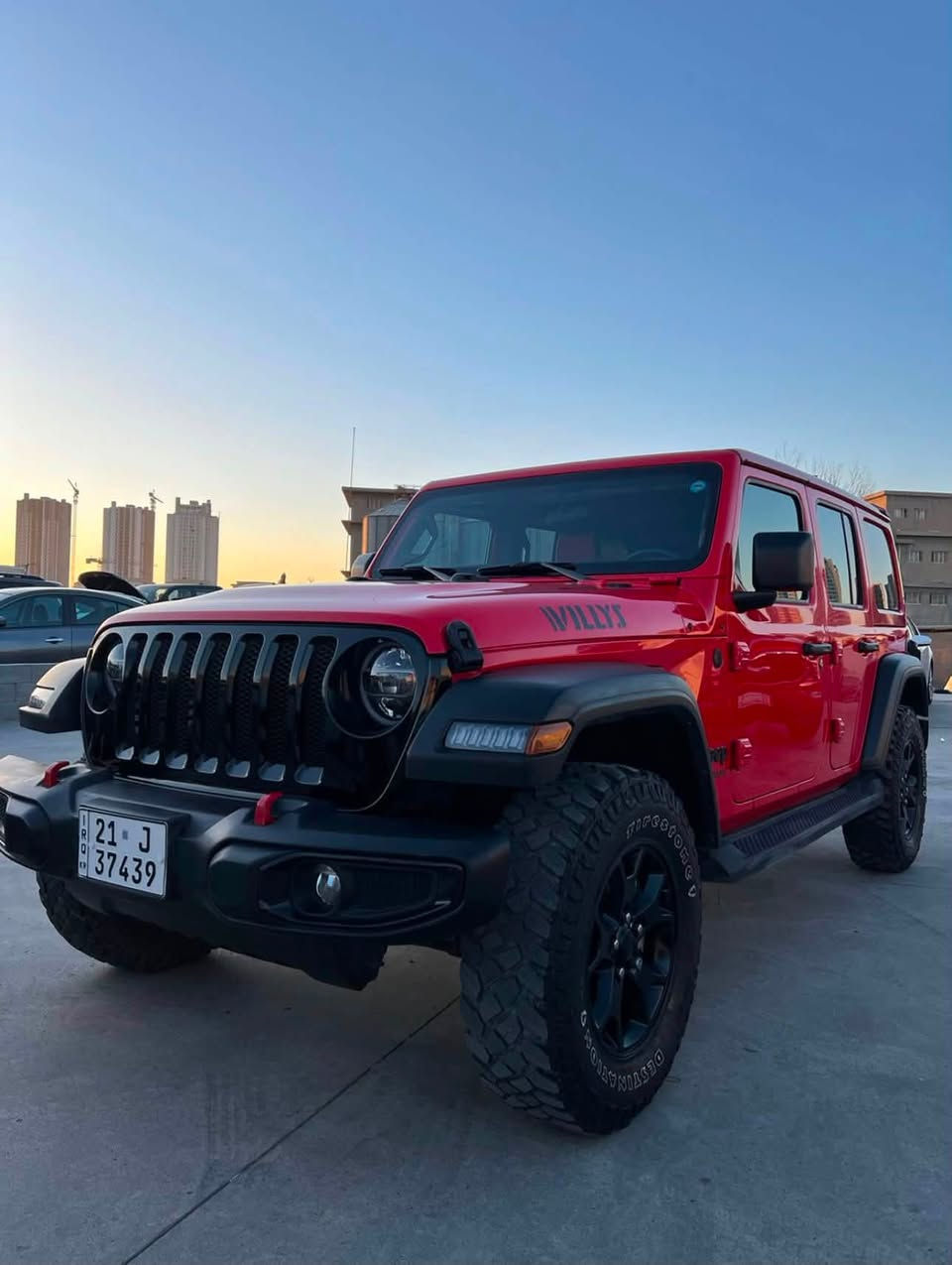 جيب رانگلر موديل ٢٠٢١
فئة willys المعروفة للاوف رود
سيارة عليها تخم تايرات جبلي firestone
سيارة حادثها كلش خفيف بدون صبغ 
ايرباك فقط جهة السائق و مصلح بلادي 
فئات ال 2WD , 4WD auto 4 high , 4 low
داخل جلد احمر
القمارة مصبوغة بلون البودي احمر 
شاشة تدعم apple car play و andriod auto
٤ جامات كهربائية ، گيج شاشة كبير 
ماشية ٤١ الف ميل 
مكينة 2000 تيربو 
لون احمر مميز 
السعر 270 ورقة و بيها مجال 
سنوية جديدة و بأسمنة
المكان سليمانية 

***********

 

جيب رانگلەر موديل ٢٠٢١ 
جۆرى willys تايبەت به اوف رۆد 
تاقم تايەى جەبەلى لەسەرە جۆرى firestone
دەعمەكەی زۆر بچوكه تەنها ايرباگى سايەق تەقيوه و بيلاد دانراوەتەوە  
بێ بۆياخه بە شەرت 
ناو سوورى جلده 
سەقف رەنگى سووره 
جوانكارى زۆرى هەيه 
شاشه apple car play w android auto 
گێج شاشه گەوره 
چوار جام كارەبا  
مەكينه ٢٠ تۆربۆ 
٤١ هەزار ميل رۆيشتووه 
سعر 270 و معامەله 
سەنەوى تازه بە ناوى خۆمانه
شوێن سلێمانى 

***********
