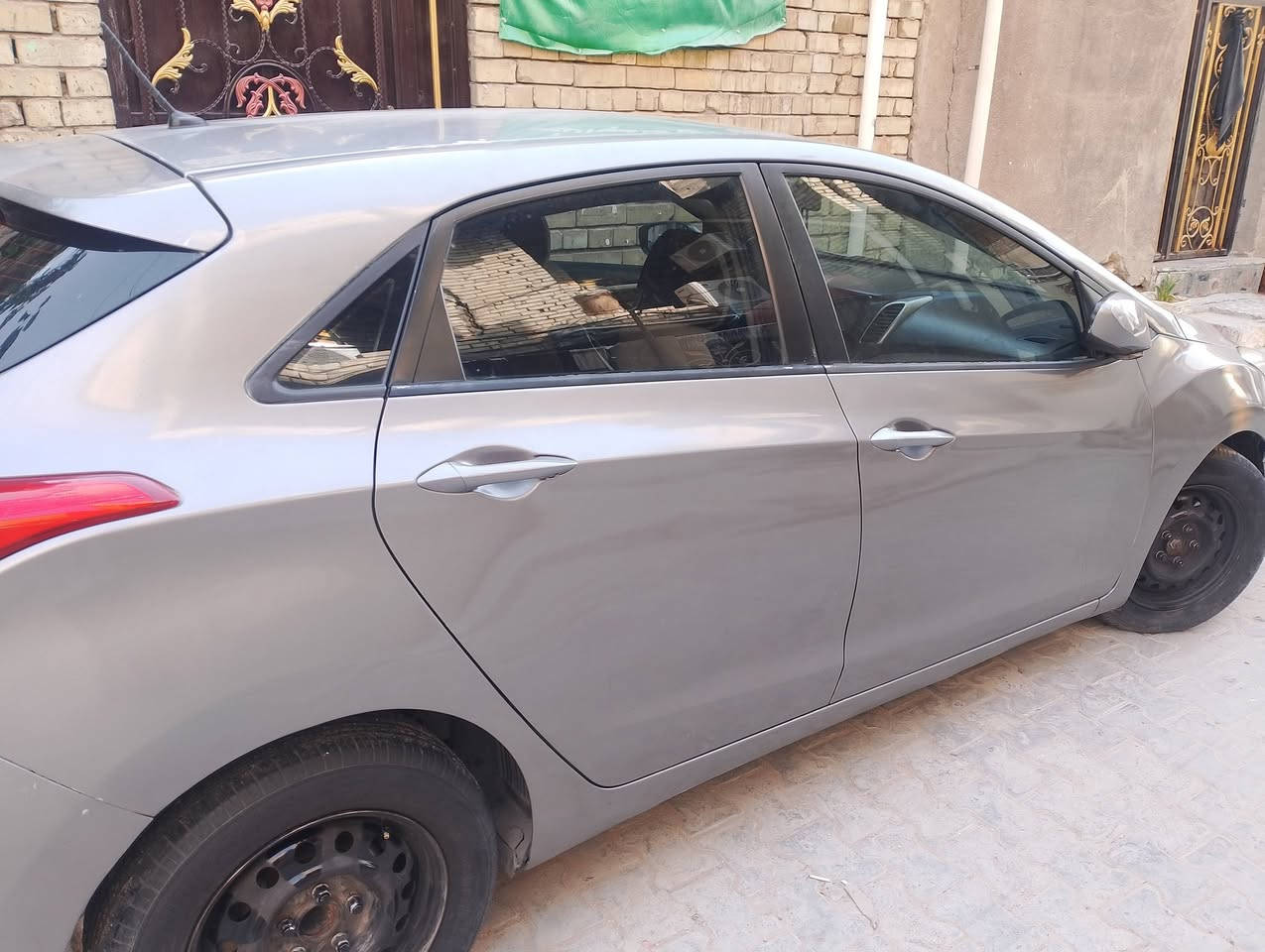 الإنتر موديل 13 هاش باك خليجي مصبوغة حزام بدون حادث بدون معجون  السعر74 بيها مجال مكان بغداد 
***********

نص مكتوب في الصور:
- 35°C ☀️
- ١:٣٣ م