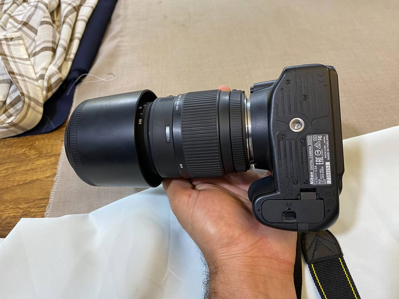 كاميرا Nikon3200 نظافة جداً عالية
عدسة اصلية 18/55
الملحقات
جنطة 
حزام
بطارية عدد 2
السعر 325
عدسة سيكما 70/300
نظافة 100/100 استخدام مرة واحدة مع الكارتونة
السعر 150
بغداد-الشرطة الخامسة 
***********
