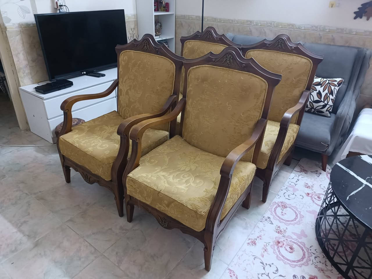 زولية ٣*٤ • طقم قنفات • نظيف