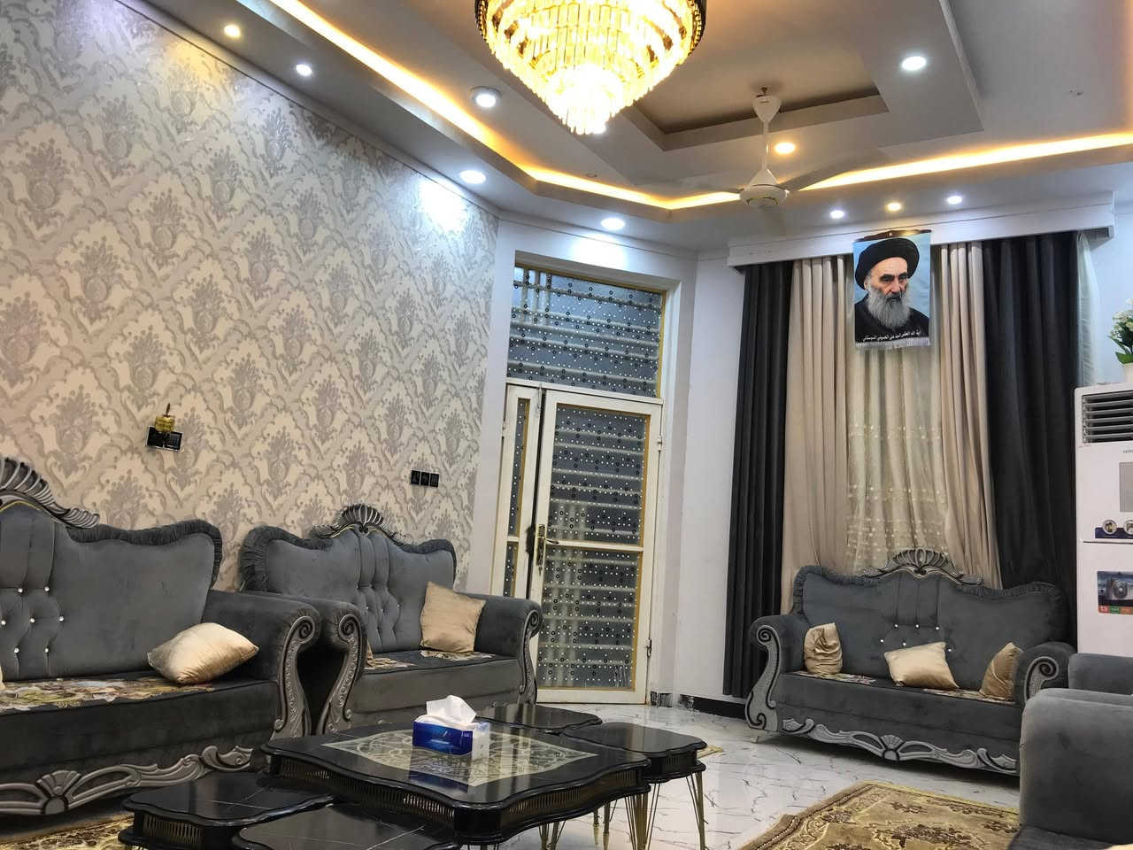 🟥🟥اعلان_عقار_للبيع ⚠️🟥🟥

🟥الموقع الموحية قرب مجمع البلدية على ساحة 🏟

🟧المساحة : 200 متر 

🟨تفاصيل العقار :

🟩العقار مكون من طابقين 

🔶️الطابق الأرضي غرفتين وصالة واستقبال ومطبخ ومجمع صحيات 

🔶️الطابق الأول مكون من غرفتين وصالة ومجمع صحيات
__________________________________________

⛔️للأستفسار عن العروض او الإعلان عن العقارات الخاصة بكم يرجى مراسلة الصفحة او الإتصال على :

سعد البدري : ‎***********📲

