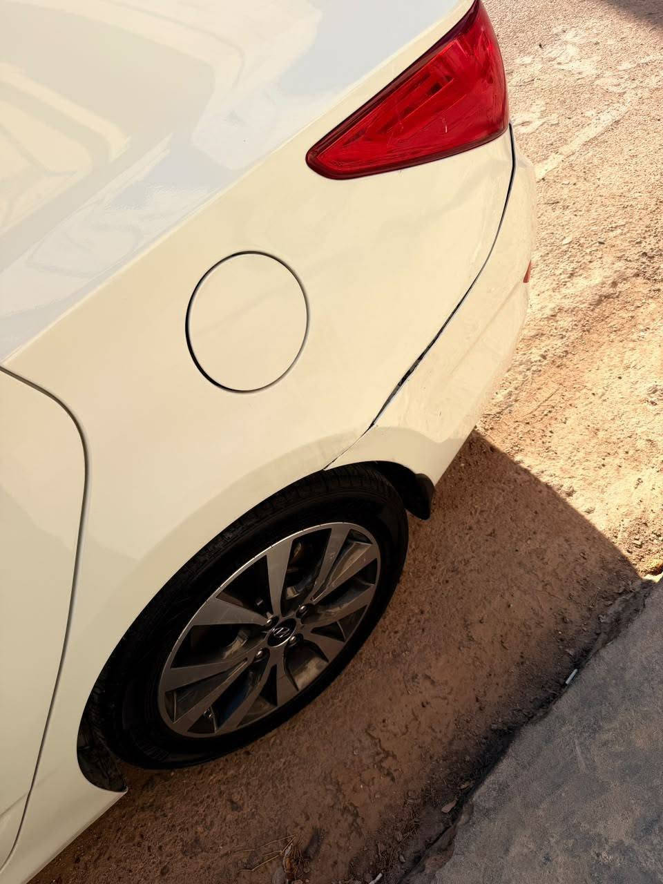 🚗 للبـيع: هيونداي أكسنت 2018 (فول مواصفات - رقم بغداد) 🚗
السلام عليكم، سيارة هيونداي أكسنت موديل 2018 كاملة وجاهزة، ما تحتاج أي مصاريف.اني جانيه من جانت ماشيه 10 الف فقط

​📌 التفاصيل والمواصفات:

​الموديل: 2018 (فول مواصفات).

​المحرك: 1600cc.

​الجير: أوتوماتيك.

​المواصفات: فتحة سقف (سلايد روف متحرك)، إضاءة، دبل ديسكات أمامي وخلفي، ويل كب، تايرات سليمة.

​الممشى: 107,560 كم.

​الرقم: رقم بغداد.

​📌 حالة البدي والصبغ:

​صبغ فقط في الجاملغ الخلفي تحت قبغ البنزين لمسافة (شبر فقط)، وباقي السيارة نظيفة وجاهزة. وضربه خفيفه باب السايق لم يتم تعديله تاركه خدوش تترجع على البارد 

​💰 السعر المطلوب:118 ورقة.

​📍 المكان: بغداد - الكاظمية (الجكوك).

📞 للتواصل والاستفسار: ***********
