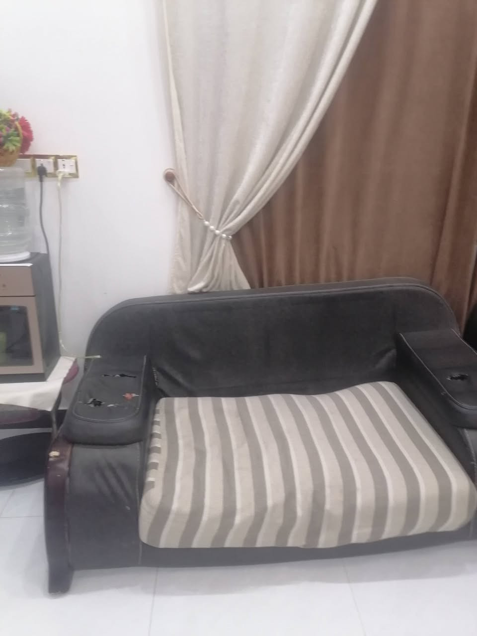 تخم جلد والمقعد قماش السعر 75 الف ام الخيل الثانيه ***********
