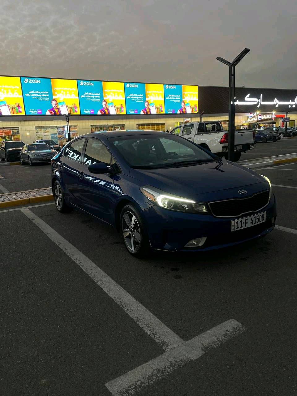 ​كيا فورتي (Kia Forte) موديل 2018 - للبيع
​للبيع سيارة كيا فورتي موديل 2018  لون جويتي مميز، السيارة بحالة ممتازة وجاهزة للاستخدام بدون أي مصاريف إضافية.
ماشيه 70 الف ميل
​مواصفات ومميزات السيارة:
ثلاث انظمه قياده ايكو،نورمل،سبورت.مثبت سرعه 
​الموديل والمحرك: موديل 2018، محرك 2.0L دوش نشط واقتصادي جداً بالبنزين. كير at المرغوب
​المواصفات: مواصفات كندية، شاشة لمس  مع تحكم كامل جهتين بالستيرن، تدفئه كشنات، كشافات أماميّة، وحاجب لد 
​الداخلية: دواخل السيارة نظيفة جداً بحالة الشركة، تدفئة وتبريد ثلج🥶
​الرقم: رقم بغداد مميز حلو بأسمي التحويل ثاني يوم 
​مكان المعاينة: بغداد الكرخ (الري)
​للتواصل والاستفسار: الاتصال على الرقم (***********) واتساب