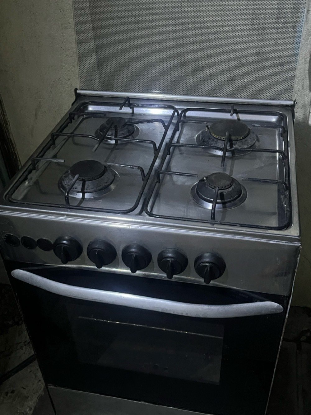 طباخ مصري نضيف ونارة حلوة وكلشي بي شغال ب٧٥