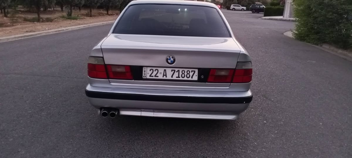 BMW مۆدیل 1990 مەکینە 525 بلادی گێر ئۆتۆماتیک هەموو گیانی کراوەتە 1995 مواسفات فول تەنها سلایت نیە چوار جام کارەبای پێش گەورە و بۆنیت گەورە سوکان و دەژبوول ئێرباگ بەردەگا جلد و فۆڕمیکە کوشن جلد لایت ناو ڕەش زەڕب سەیارەکە بێ لێدرانە پێش و پشتی کەپسە نموونە لە جوانی  تەنها بۆیاغ عام کراوەتەوە لەبەر کاڵ بونەوە سەنەوی و ژینگەی  نوێ یە تا 2030 تحویل و غرامە بەشەرت سعر 56 وەرەقە و مەجالێکی برایانە ۰۷٥۰۳٦٥٤۷٤۷ أربيل, العراق
