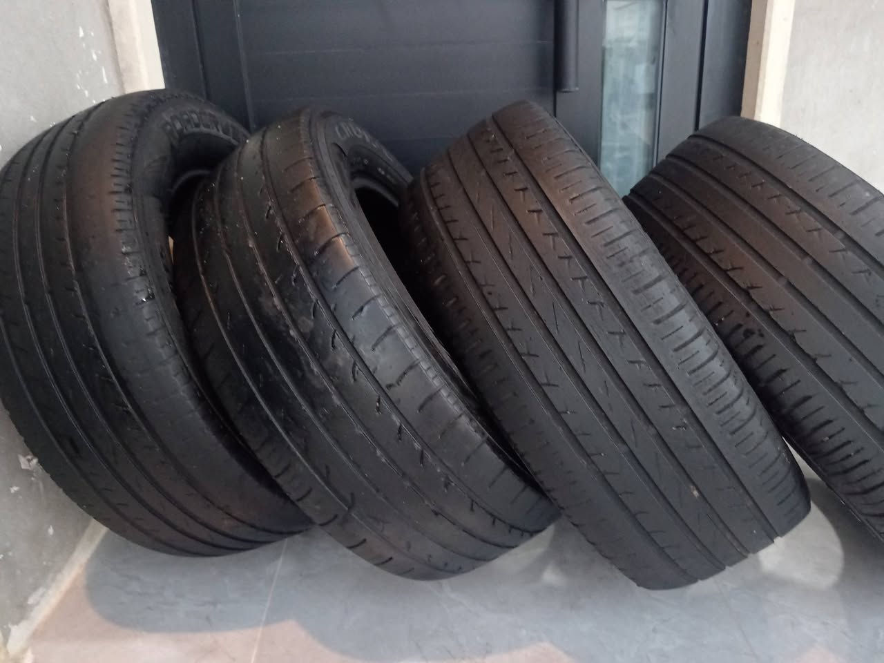 #مستعمل نص عمر نظيف شرط مابي عوج حجم 225-60-15 مال بيم حجم 500... بيها اثنين بيها حشوه بسيطه وواحد شويه يختلف عن البقية... موجود في موصل-زمار ابيعهم كلهم 50 الف وماعندي توصيل هو يجي يشيلها من البيت.. تواصل مع وتساب
***********
