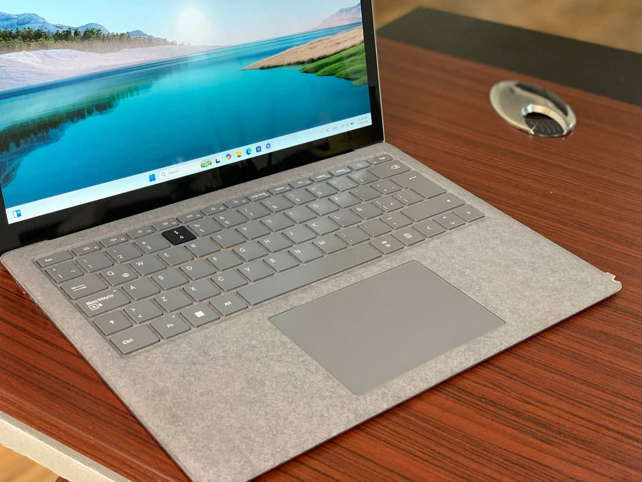 🔥💻 بۆ فرۆشتن | Microsoft Surface Laptop 5 💻🔥
✨ جوانی، خێرایی و شێوازی Premium لە یەک لاپتۆپدا!

🚀 Processor: Intel® Core™ i5 – 12th Gen (i5-1235U)
🧠 RAM: 8GB
💾 Storage: 256GB SSD
🖥️ Display: شاشەی Touch ـی کوالێتی بەرز
🎨 Graphics: Intel® Iris® Xe Graphics
🪟 Windows 11
🔋 Battery Cycle: تەنها 22 Cycle
🔋 Battery Health: نزیکەی 91٪

✨ دۆخی لاپتۆپ: زۆر پاک و جوان، ئامادەی بەکارهێنانە.

⚡ کارپێکردنی بەهێز و خێرا
🎓 گونجاو بۆ خوێندن و کار
💼 گونجاو بۆ ئۆفیس و کاروبار
🌐 گونجاو بۆ ئینتەرنێت و بەکارهێنانی ڕۆژانە
🎬 گونجاو بۆ فیلم و میدیا

🔥 ئەگەر لاپتۆپێکی جوان، سووک و Premium دەگەڕێیت، ئەمە هەڵبژاردەیەکی زۆر باشە.

📞 بۆ نرخ و زانیاری زیاتر:
***********

📦 گەیاندن بۆ شارەکان بەردەستە

نص مكتوب في الصور:
- System > About Storage 238 GB 56 GB of 238 GB used Graphics Card 128 MB Intel(R) Iris(R) Xe Graphics Installed RAM 8.00 GB Speed: 6400 MHz Processor 12th Gen Intel(R) Core(TM) i5-1235U 2.50 GHz LAPTOP-NVVBQO4S Surface Laptop 5 Rename this PC Copy Device specifications Device name LAPTOP-NVVBQO4S Processor 12th Gen Intel(R) Core(TM) i5-1235U 2.50 GHz Installed RAM 8.00 GB (7.83 GB usable) Device ID 701619E8-5A1A-4113-8D01-DFE57569C23B Product ID 00356-06287-18406-AAOEM System type 64-bit operating system, x64-based processor Pen and touch Pen and touch support with 10 touch points Related links Domain or workgroup System protection Advanced system settings
- COMPUTER NAME
- LAPTOP-NVVBQO4S
- SYSTEM PRODUCT NAME
- Microsoft Corporation Surface Laptop 5
- BIOS
- 21.106.143 03/13/2025
- OS BUILD
- 26100.1.amd64fre.ge_release.240331-1435
- PLATFORM ROLE
- Mobile
- CONNECTED STANDBY
- Supported
- REPORT TIME
- 2026-06-06 02:37:52
- Installed batteries
- Information about each currently installed battery
- BATTERY 1
- NAME
- SurfaceBattery
- MANUFACTURER
- DYN
- SERIAL NUMBER
- 0000232236
- CHEMISTRY
- LION
- DESIGN CAPACITY
- 47,700 mWh
- FULL CHARGE CAPACITY
- 43,250 mWh
- CYCLE COUNT
- 22