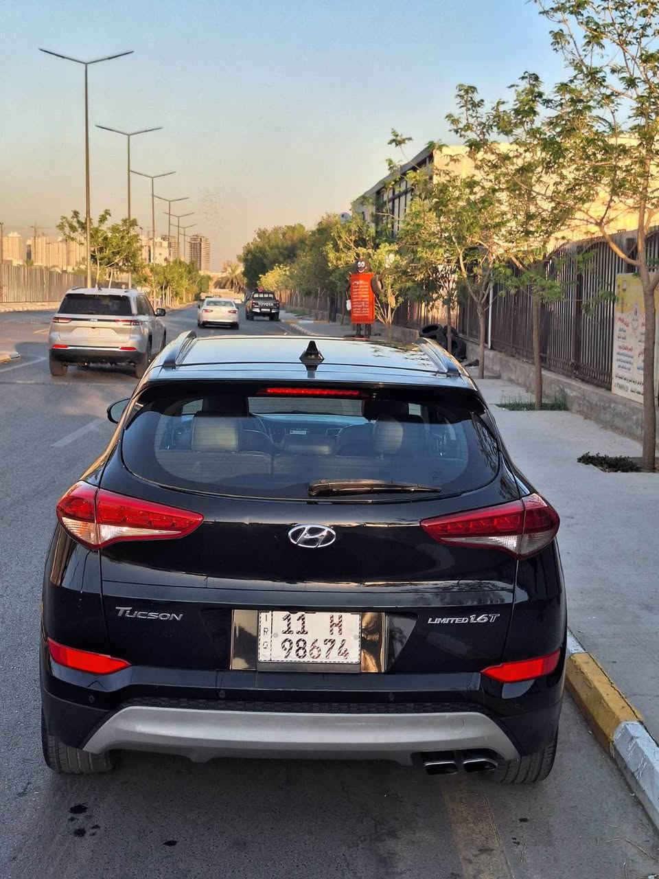 السلام عليكم 
توسان موديل 2018 وارد أمريكي حادثهه ربع الجاملغ مصبوغ وبنيد مبدل بدون ايرباك السياره ماشيه 96 ألف السياره فول مواصفات علمن صور الحادث بل منشور (للبيع فقط ) السعر ١٣٢$ مكاني بغداد الحريه لاستفسار *********** بغداد, العراق
