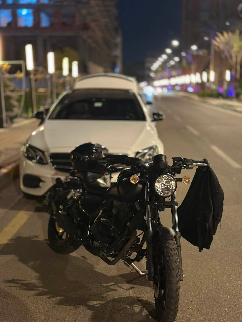 الغاليه للبيع 🖤
كي لايت محرك 202 cc
مرقم بصره 💸
ماشيه7100كيلو بعده جديده
برغي ممفتوح بيه 
دهن يخبل امزويل كل 2000 ابدله 🫣
شادله مري اصليه وشادله جنطه 
الدراجه نكره سلف وبيه هندر وغراضه موجوده بره وبالشركه 
دراجه نضيفه على ايدي ماطلع بيه هواي 
صارله سنه وشويه عندي معتني بيه وبعمره موكفتني الله يعمره  
رقمه بصره والسنويه بأسم الشركه نروح للشركه ونتكاتب 
مكاني السيديه حي الاعلام خلف مدينه العاب الكرخ 
رايده ب3250 وبيه مجال قليل 
***********
رجاءاً المو شراي لو اليكسر بيه لا يدخل بدون مخاجل
ما متواجد عل ماسنجر فقط واتساب ورصيد
