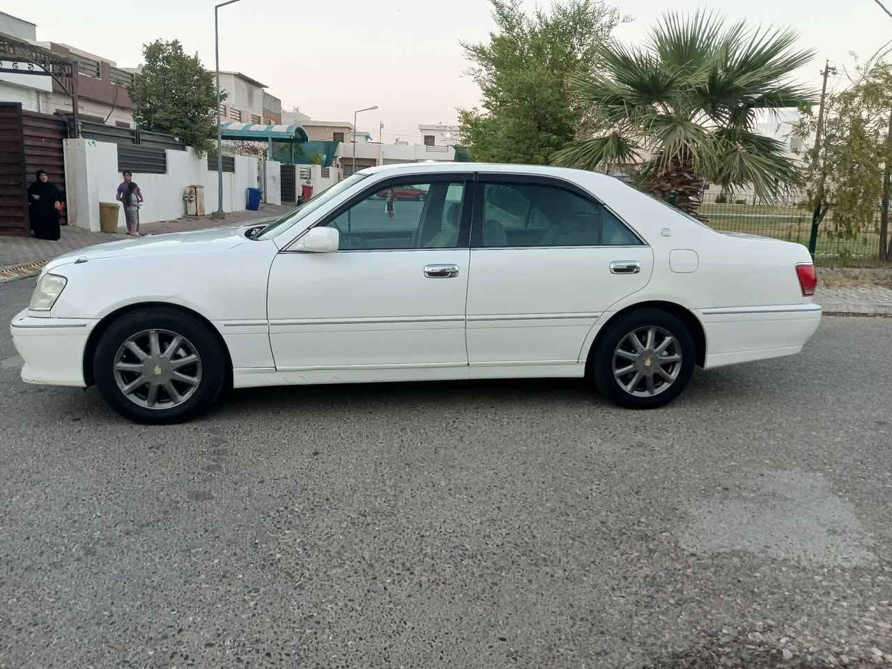 السلام عليكم تويوتا ملكه 2003 رقم كركوك قرار 102 معامله كامله هزه جديده بس باقي على الگمرك شرط الوكاله فقط محرك D4 وشاصي  كير و صدر تايرات تبريد كله بشرط السياره بشرط مكفوله من الدعاميه للدعاميه من الصبغ والحادث والضربه سياره جاهزه ما بيها كل نقص وكلها على وضع البلاد للبيع او المراوسه حسب القناعه
السعر 85 وبيها مجال بسيط للشراي 
العنوان كركوك 
رقم الهاتف ***********
رقم الهاتف ***********
