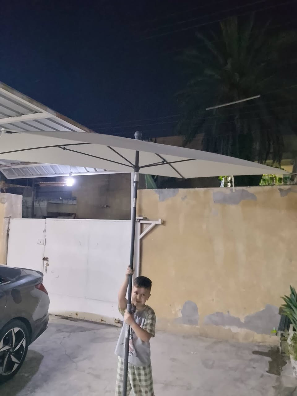 مضلات أحجام مختلفه كبيره وسط وصغيره للبيع بأسعار مناسبه العنوان الشرطه الخامسه رقم الهاتف ***********
