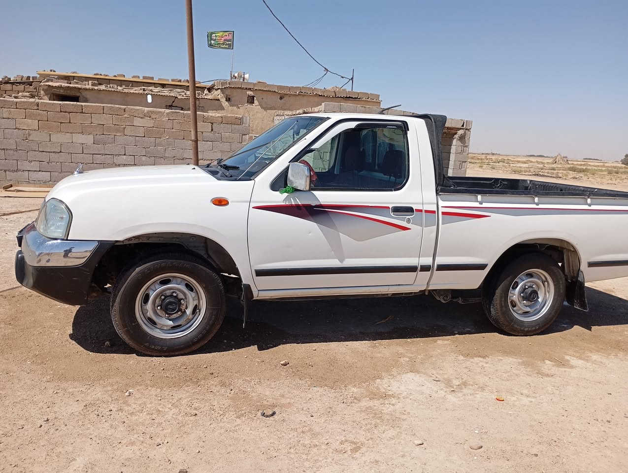 سلام عليكم خوان سياره لبيع نيسان موديل 2014 مكفول كفاله عامه ما عده بيه شخطه بصيطه بل چاملق لگدام سايق واظحه  مكفول مكينه وگير وتبريد ويه سويچ سنويه مجدده 2031 رقم لبصره   سعر 130 وبيهء مجال مكان سياره لبصره لستفسار عله لرقم ***********
