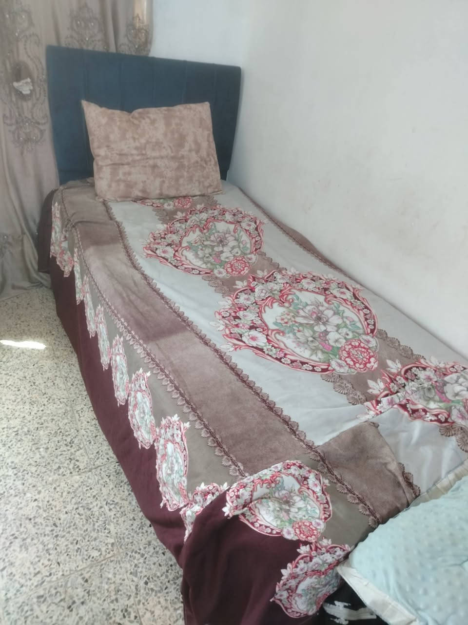 جربايه نفر واحد وبلازما حجم ٣٢ للبيع للاستفسار ***********
