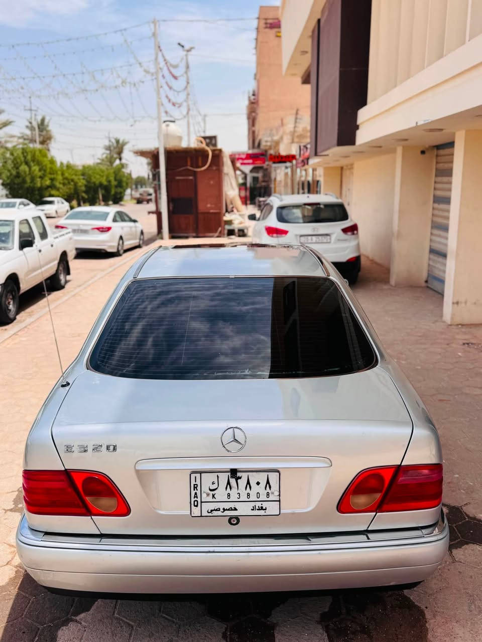 السلام عليكم 
مرسيدس ام عيون 1996
سياره كلش حلوه 
حداديه جديده 
تبريد ثلج كهربائيات كله شغاله
السعر 65 
العنوان النجف الأشرف 
***********
