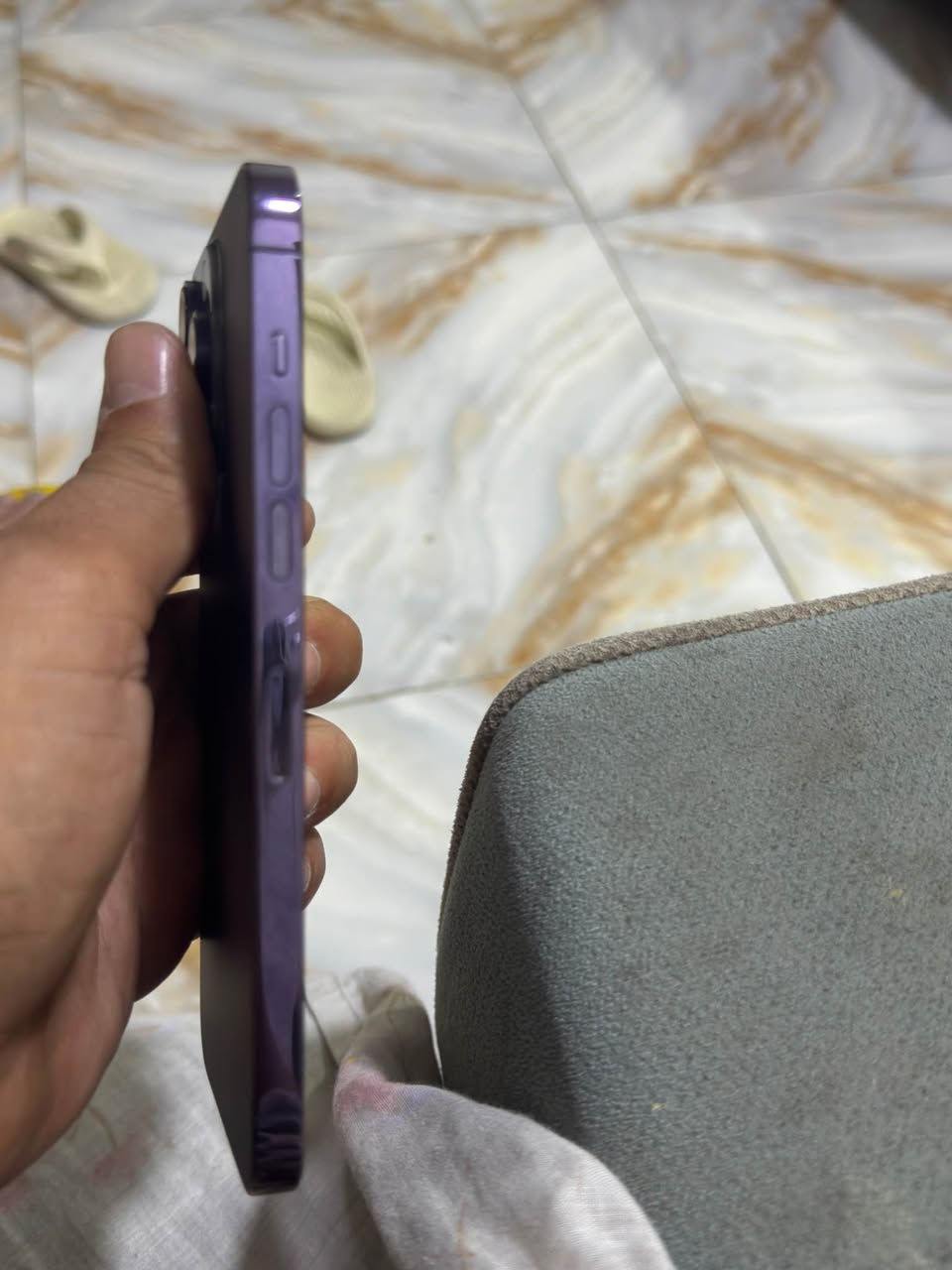 ايفون 14 برو ماكس ذاكره 256 كامل ملحقات بيه نقطه بالشاشه بالاعلى بطاريه 100 مابيه اي مشكله سعره 625 الف مكاني بغداد *********** بغداد, العراق

نص مكتوب في الصور:
- حول ٧:١٦ الاسم iPhone < إصدار iOS 26.7.1 < اسم الطراز iPhone 14 Pro Max رقم الطراز MQ8R3LL/A الرقم التسلسلي H3DJY7NXQJ الأغاني . الفيديوهات . الصور . السعة ٢٥٦ غ.ب. متوفرة ٢٣٧,٢١ غ.ب. عنوان Wi-Fi F0:C7:25:BF:80:81 Bluetooth F0:C7:25:C0:E2:8E البرنامج الثابت للمودم 4.51.05
- ٧:١٧
- حالة البطارية والشحن
- كما هو الحال مع البطاريات القابلة لإعادة الشحن، بطارية الهاتف قابلة للاستهلاك وتصبح أقل فاعلية مع الوقت. معرفة المزيد...
- ١٠٠٪
- الحد الأقصى للقدرة
- هذا قياس لقدرة البطارية مقارنة بقدرتها عندما كانت جديدة. قد تتسبب القدرة المنخفضة بتقليل ساعات الاستخدام بين عملية الشحن والأخرى.
- أقصى قدرة للأداء
- ستساعد الأنظمة المضمنة في النظام والمكونات في تخفيف آثار الأداء التي قد تلاحظها أثناء التقدم الكيميائي في عمر بطارية iPhone.
- شحن البطارية المحسن
- للحد من استنزاف عمر البطارية، يتعلم الـ iPhone من عادات الشحن اليومية، بحيث ينتظر ولا يتجاوز ٨٠٪ حتى يحين موعد حاجتك إلى استخدامه.