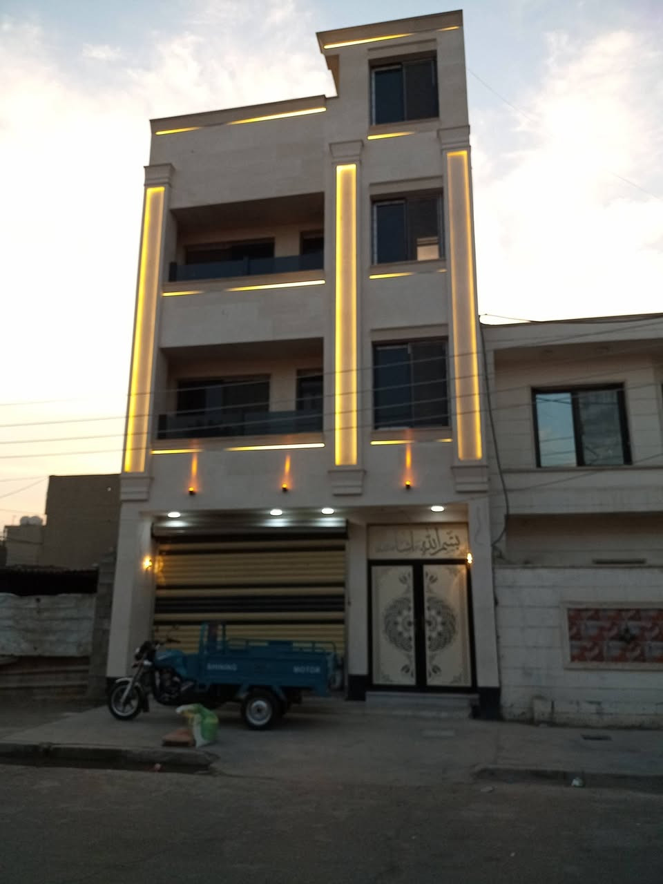 عماره • ٣ شقق • محل تجاري كبير