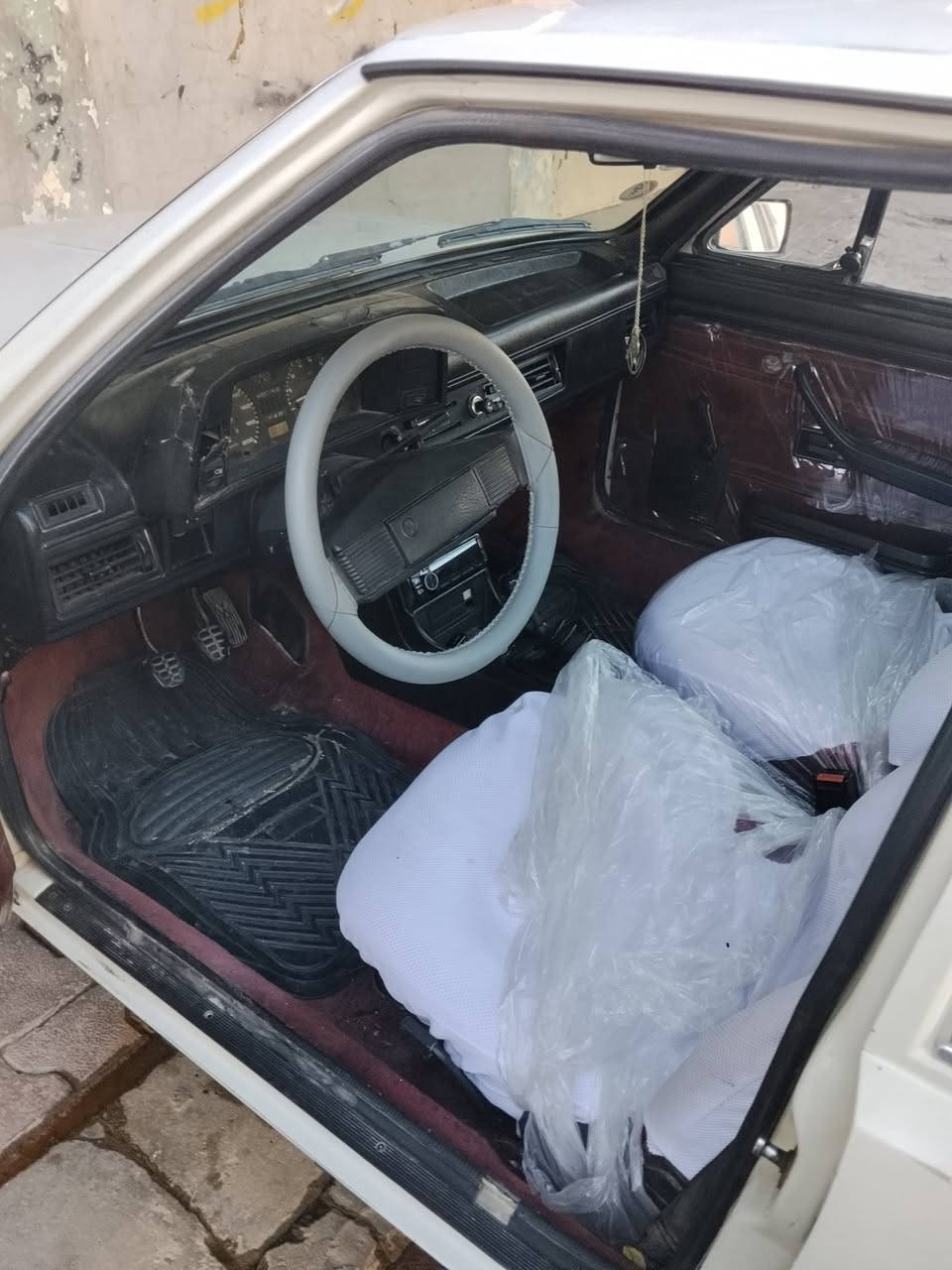 سلام عليكم سياره للبيع برازيلي موديل 1986 محرك وكير جديد سياره مكفوله من ضربه وصبغ على  وضع شركة رقمه الانبار سعره 38 بيه مجال مكان سياره فلوجه ***********
