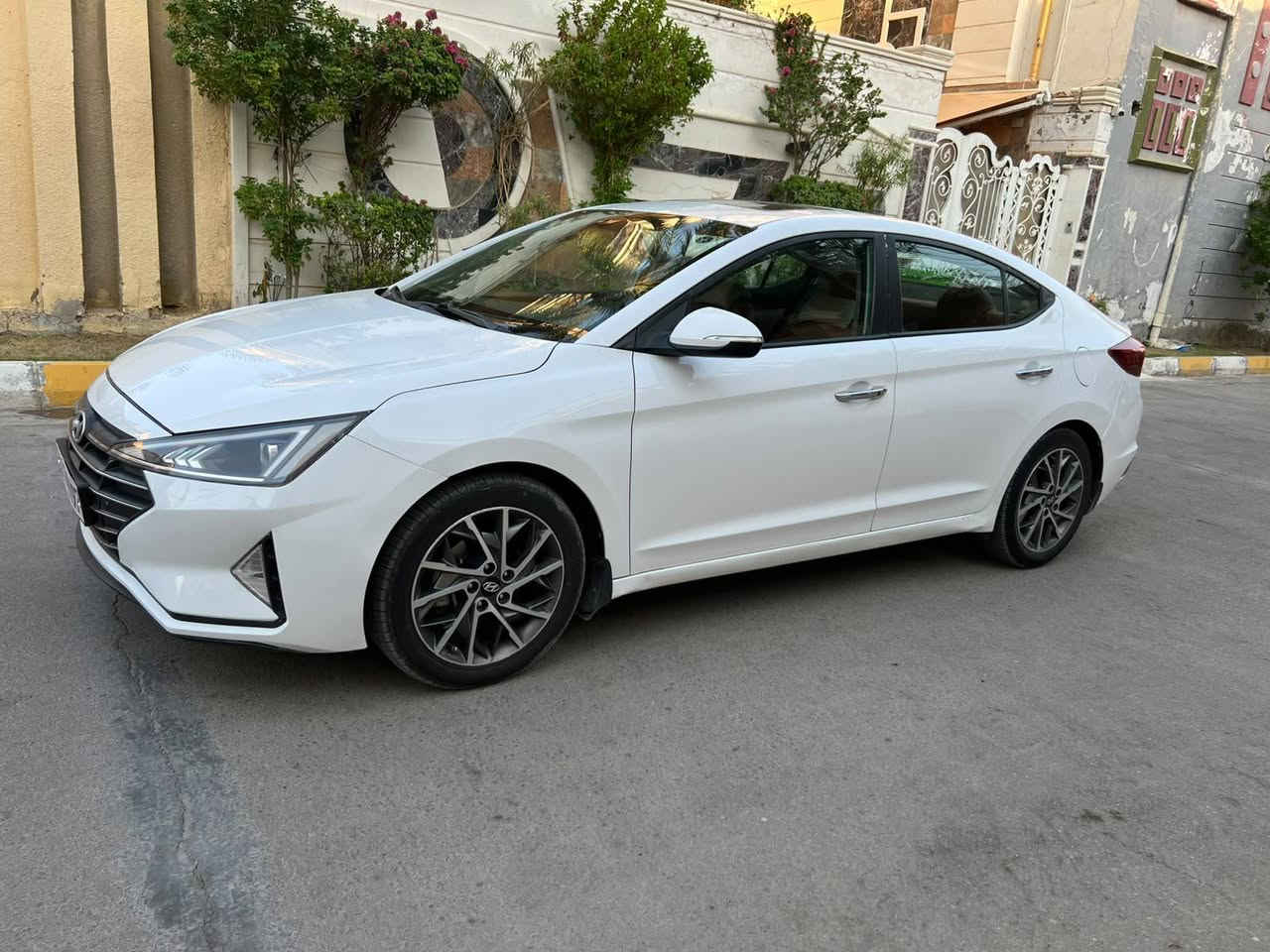 السلام عليكم 
النتره 2019 خليجي رقم بغداد تحويل مباشر 
سيارة بيها جاملغ وباب وطرف لبنيد صبغ فقط بدون ضرر داخلي موصفات فول واحد عل واحد 
محرك كير كفاله حداديه تبريد ثلج 
سيارة جاهزة للاخير محرك 2000 دوش 
السعر 137 وبيها مجال الشراي يتصل وبلخدمه *********** مكان السيارة ناصريه مركز
