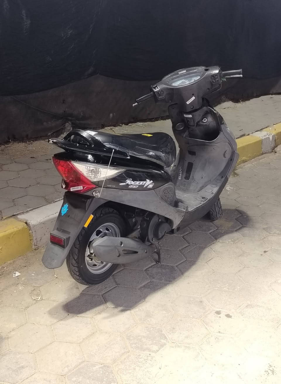 كامكو في تو V2للبييع
♦مكينة 125cc
♦مامفتوح بيها برغي 
♦لايت زنون
♦كهربائيات كلها شغالة
♦مابيها برغي نقص
♦كفرات ختم واحد 
♦ختم واحد مكينة وشاصي وكفرات 
♦مكاتبة بيها موجودة 
📢للاستفسار اتصل ***********
