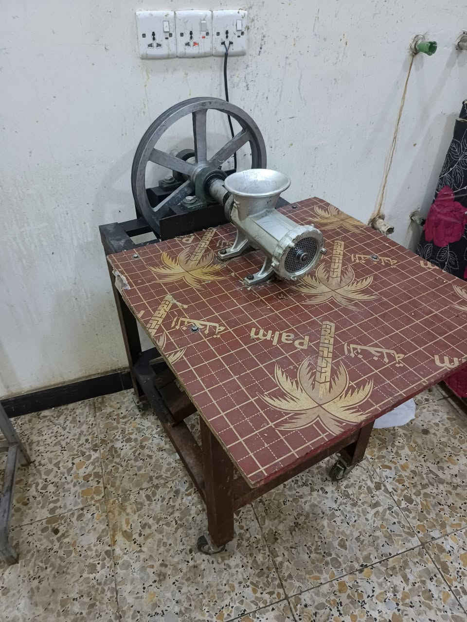 للبيع مثرامه شغاله مابيها شي 
السعر 350 وبيها مجال 
استفسار اتصال ‏‪***********‬‏
