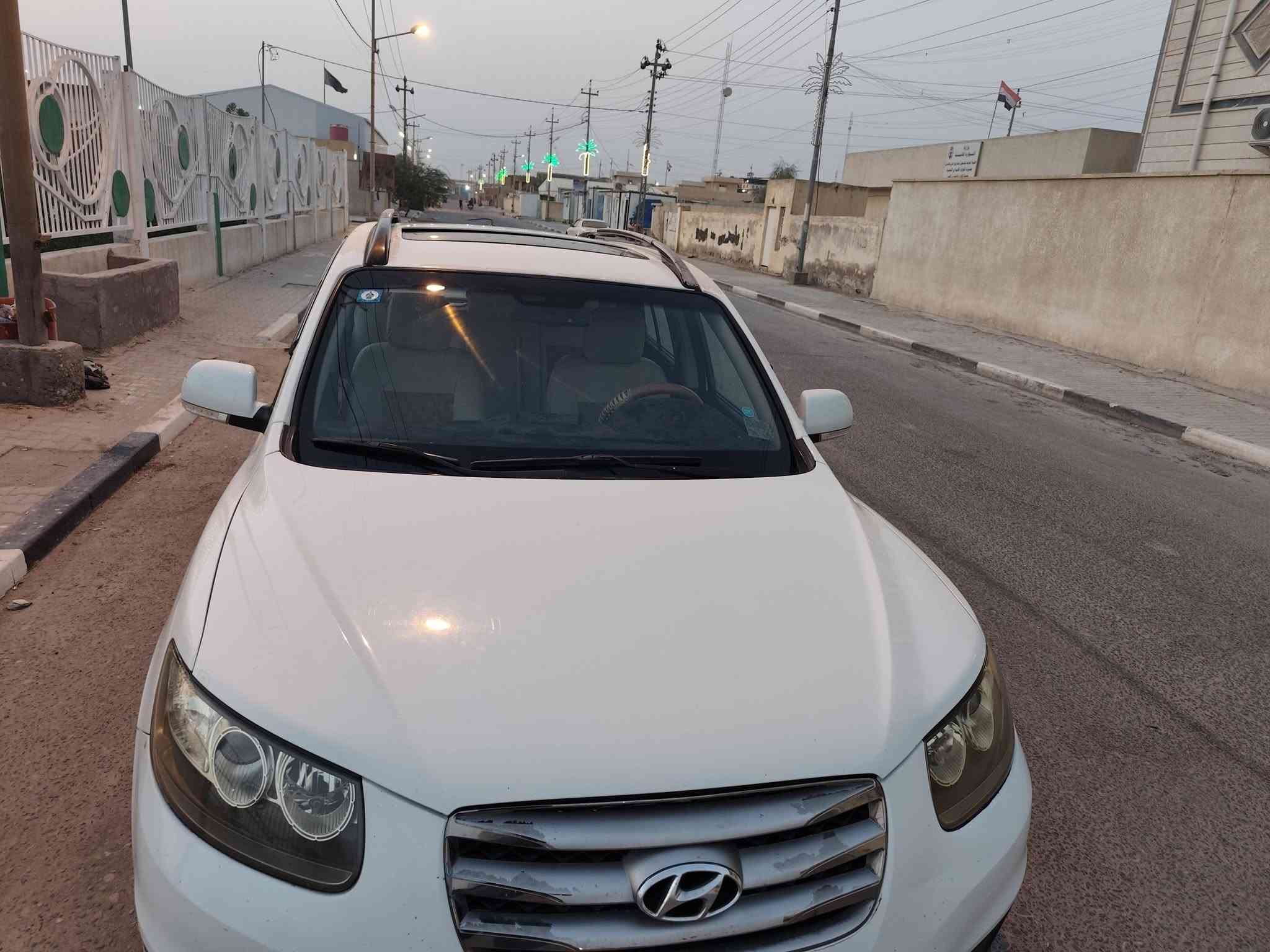 سنتافي ٢٠١٢ خليجي كفالة من الصبغ والضربة والتبديل . محرك ٤ سلندر دوش 
ثلاث قطع تبريد 
فتحة سقف 
٧ راكب 
السيارة رقم بصرة انكليزي هزة جديدة هذا الشهر سويتها 
السيارة بأسمي تحويل ثاني يوم 
للتواصل *********** 

السعر  ١٣٧
