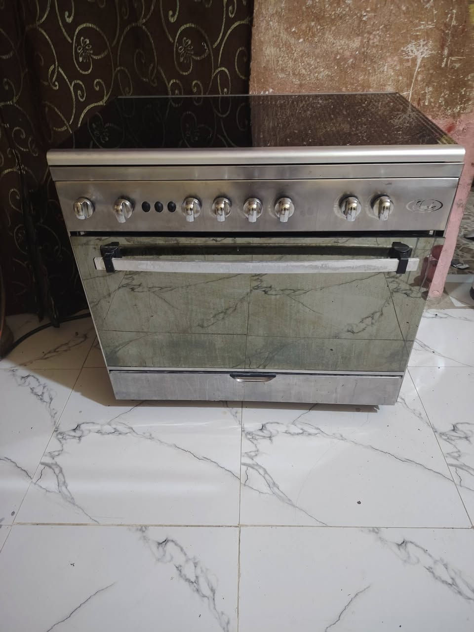 طباخ فريش مصري مستخدم نضيف كلش شرط الفحص ناره زركه وعاليه افرانه شغاله فوك وجوه شوفت عينك سعره 220 وبيه مجال مكاني ناصريه مركز ***********
