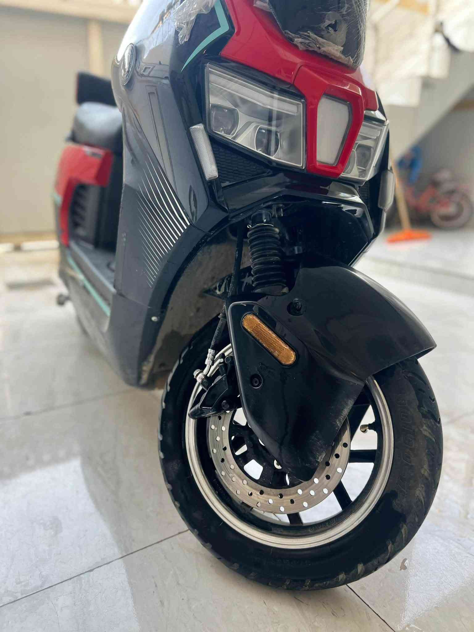 سلام عليكم
دراجه شحن نوع ليون 137
6بطاريات دبل 
2000w 
3سرع 
الدراجه جديد ما ناقصها شي 
سرعتها الحقيقيه 78 حقيقي 
مصارلي 5 اشهر لمن اخذتها اخذتها ب 1500 
واريد ابيعها لان اعتازيت فلوس الدراجه بيها ملاحضات بصيطه موجوده بل صور 
لايتات عدسات عدد4 صلاوات الايت ماله نهار واضاءه اليدي بك رماش عند البريك دبلات بعدهن جديدات ع بلادهن بطارياته بعدهن جديدات التايرات هم بعدهم جديدات بيها بلوتوث بيها بك رجوع الى الخلف تثبيت سرعه  الهورن ماله. مفصوخ الواير وما سويته ماصارلي مجال 
المكان اربيل 
التواصل واتساب فقط ***********
السعر مليون وبي مجال
