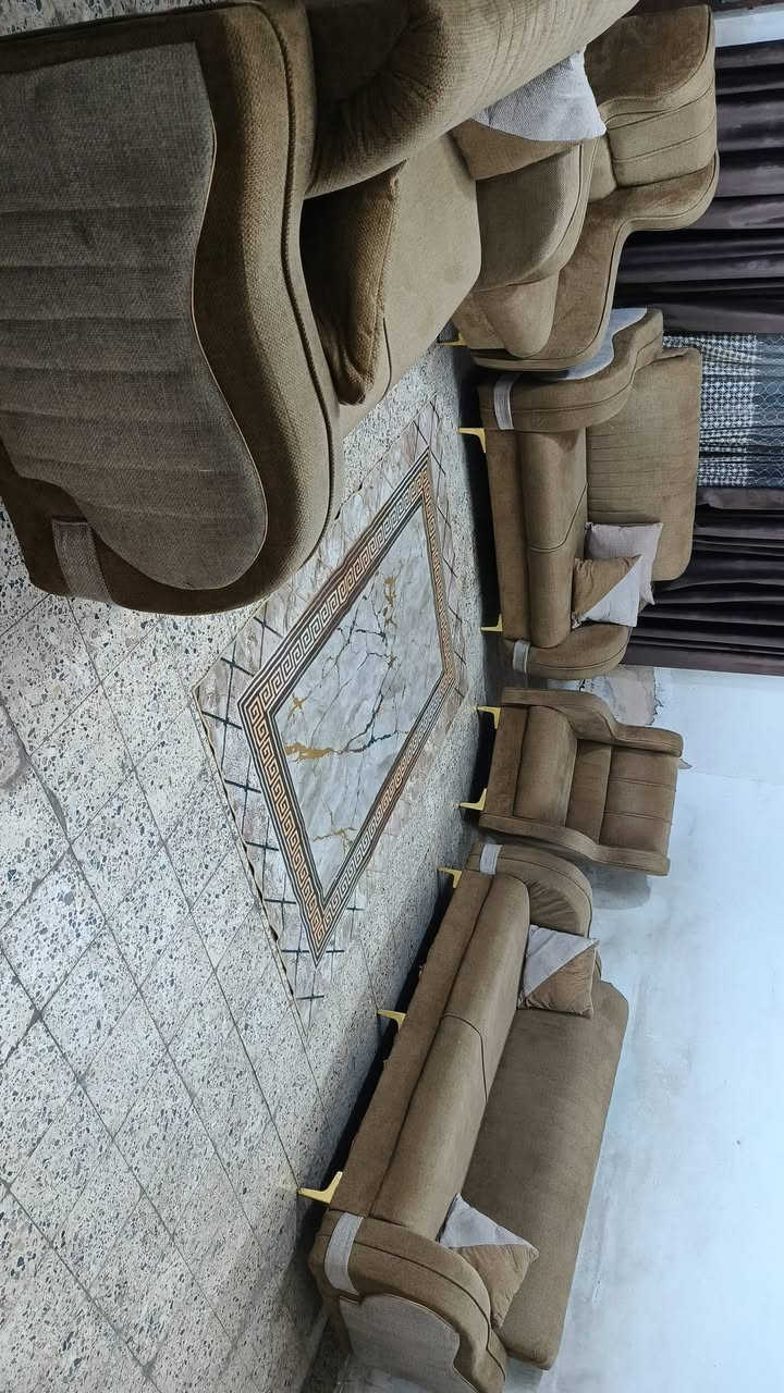 تخم 10 مقاعد اخو جديد اي ضرر مابي نضافه فووول خشب بلوك ثكيل تكمه سعر 270 بي مجال مكان البياع *********** يوجد واتساب
