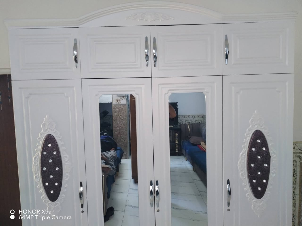 للبيع ميز اربع بيبان مستخدم قليل نضيف مع جرباية ام نفر مكان سماوة حي الإعلام ***********

نص مكتوب في الصور:
- O HONOR X9a
- • 64MP Triple Camera
- HONOR X9a