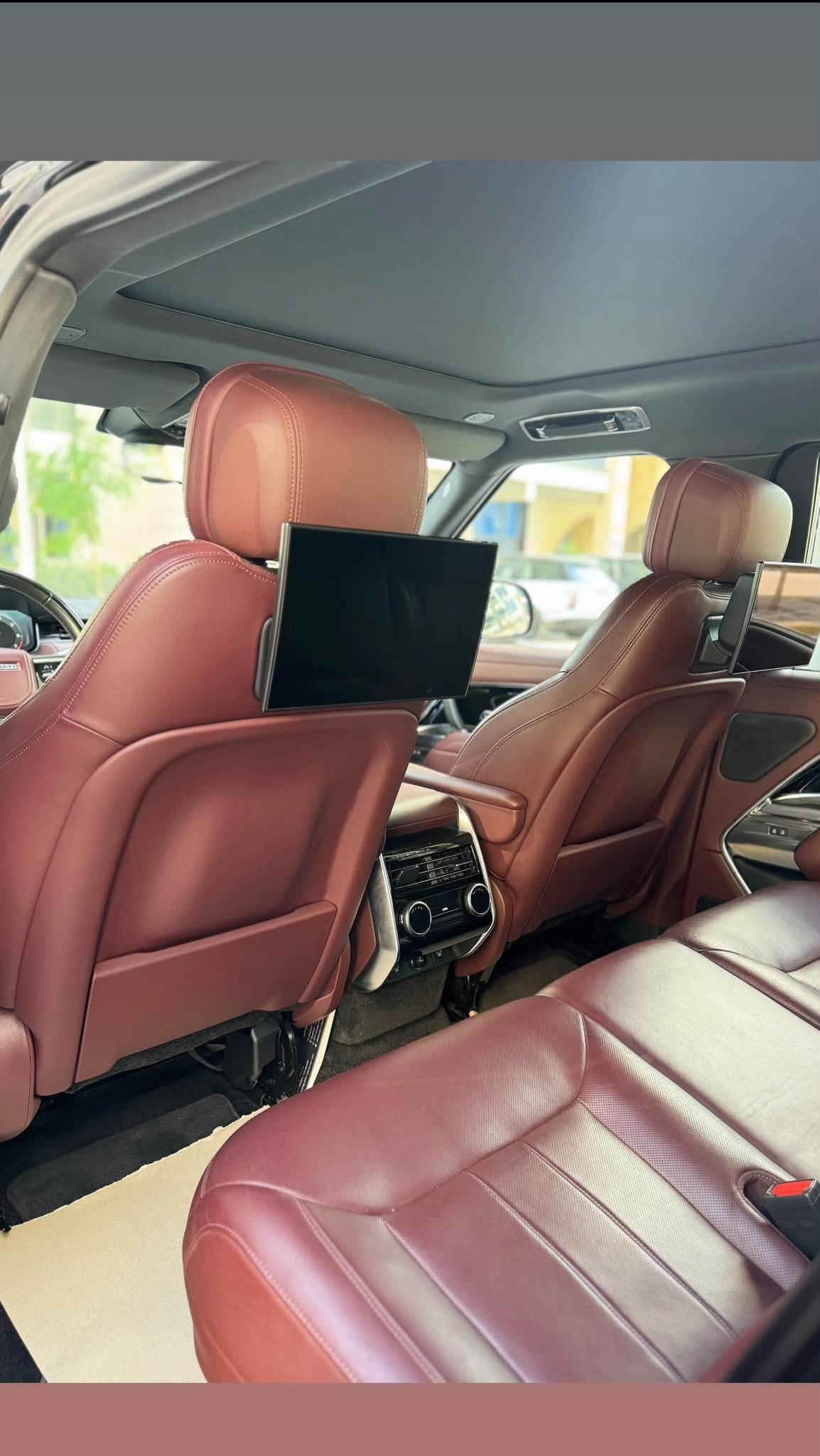 للبيع او المراوس رانج روفر 2025 hse P400 
محرك V6 وكاله سردار خاصعه للضمان شركه 
فول مواصفات كفاله عامه ماشيه 19km ....🍂

مواصفات 1/1 
بانوراما 
بصمه 
جكات 
بيبان شفط 
عدد شاشات 3
عدد كامرات 5 
جنطه كهرباء 
دوس كهرباء 
كراسي جلد 
كراسي كهرباء
تدفئه تبريد 
خزن ميموري 
الى اخر معروفه 
------------------------------------------
موقع سياره بغداد الشراي يتصل او واتساب 
الهاتف : ***********
