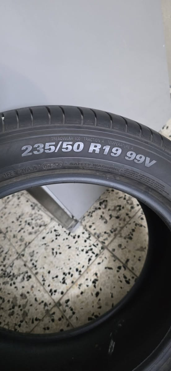 اطار سونك بلاس ماشي بي من المعرض الى البيت او بالعكس يعني 30 كيلو متر جديد جدا جدا نوع KUMHO
235/50/19   8 طبقات للبيع 90 الف
الاتصال : ***********
اطار سونك بلاس ماشي بي من المعرض الى البيت او بالعكس يعني 30 كيلو متر جديد جدا جدا نوع KUMHO
