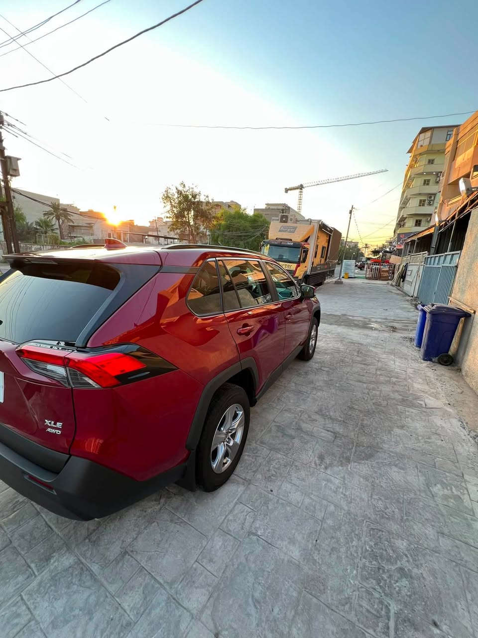 السلام عليكم تويوتا Rav4
2025 XLe ماشية 8000 مايل
جديدة السيارة بعدهة بريحة الشركة 
سنوية بسمي حادثهة دعامية امامية فقط ومعمرة درجة اولى كلة اصلي 
مواصفات :
فتحة بل سقف
اوتو هولد
بصمة
دخول ذكي
رادار امامي وجانبي وخلفي 
حساس بل مري 
6 انظمة قيادة 
هيترات بل ستيرن 
تدفئة بل كشنات 
كشن كهرباء 
صندوك كهرباء 
مكان السيارة الكرادة 
او الزعفرانية 
السعر 237
هاتف (***********)
