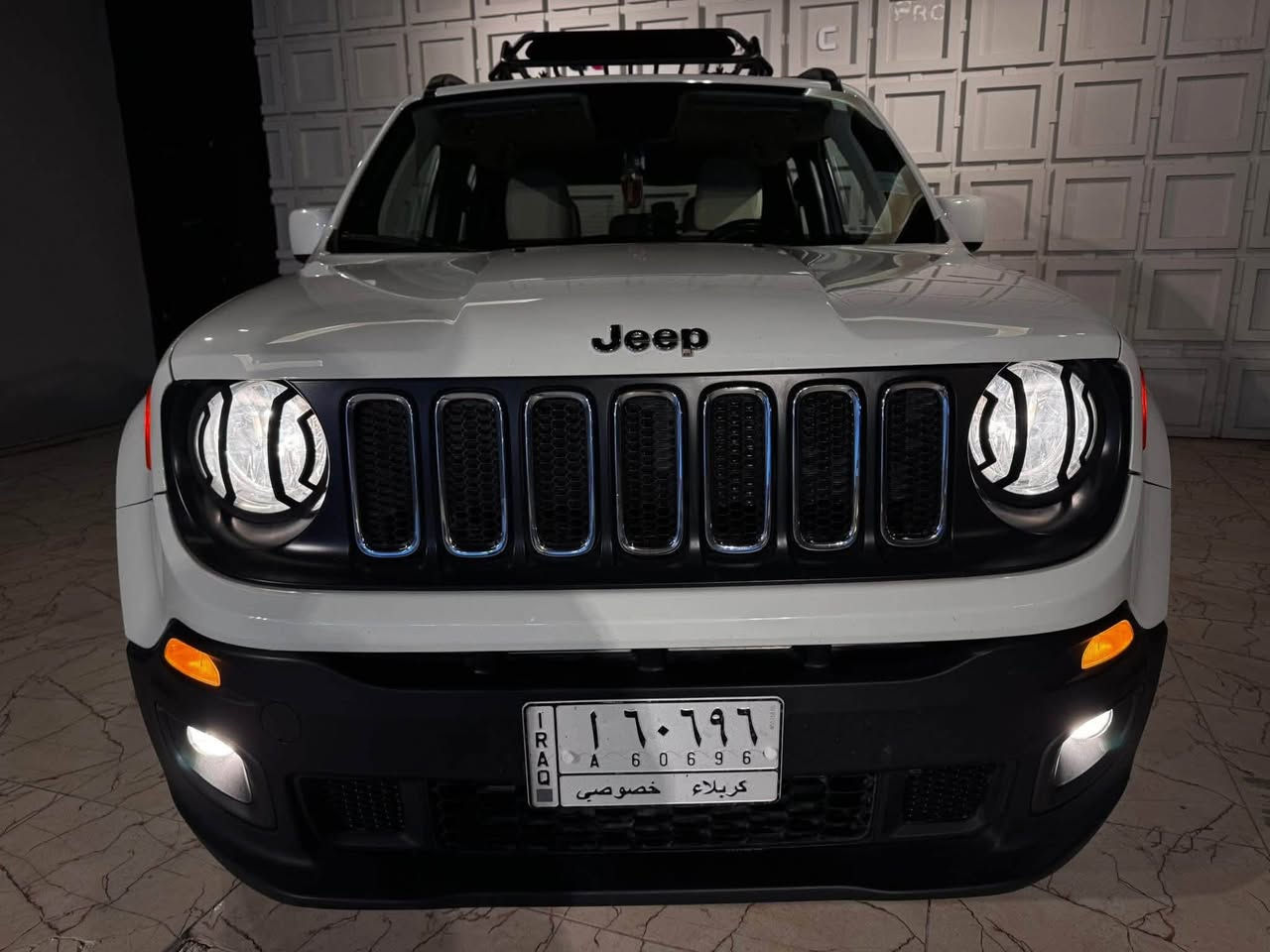جيب رينجيد موديل 2018  4x4رقم كربلاء
السيارة كير مكينة مكفولات
Jeep Renegade Latitude
كشنات جلد 

بصمة تشغيل عن بعد 
دفع رباعي 
كامرة دوارة
شاشةلمس كبيرة قياس 8.4 
بصمة باب 
ستيرن تدفئة كروز سرعة 
كشافات ذكية 
محرك 2400 تنفس طبيعي المرغوب
حجم الاطار 17 ويل كب 
اربع انظمة للفور ويل 
كير 9 نمر 

مكان السيارة بغداد علما ان السيارة عليهه سستم (لايت +بك لايت +سبايدر خلفي + فندرات على اربع ابواب +دوسة ستانلس تسيل )السيارة خير من الله ترايها من زاخو للفاو .
ملاحظة السيارة بدون صبغ عدا بارد مكان الحادث الموضح بالصور وبيهه طخة هم موضحات السيارة رقمهه مميز 
السعر المطلوب 135$ وبيه مجال للشراي 
للاستفسار الاتصال على الرقم ***********
