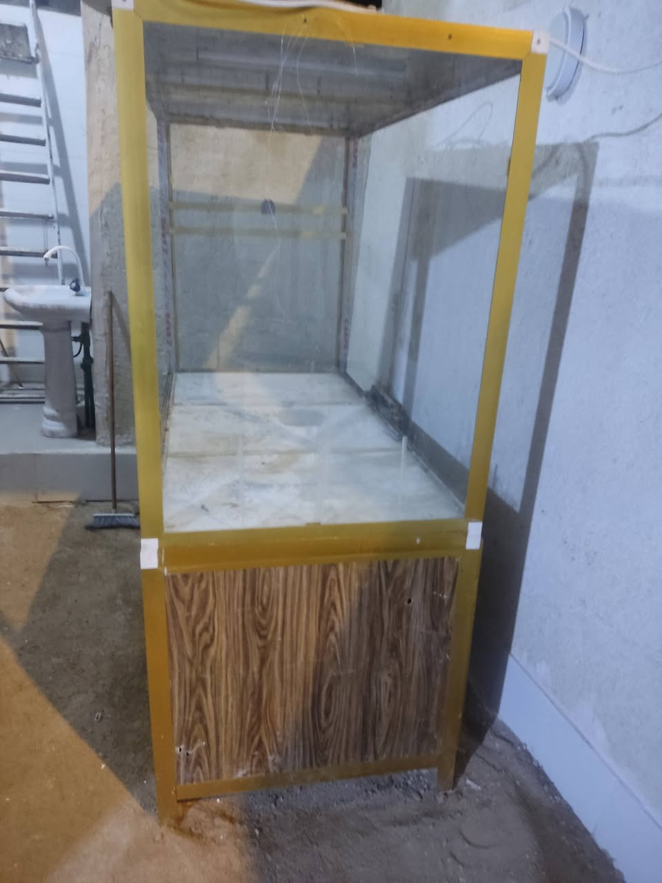 ميز للبيع المكان البصره سعر 150 وبي مجال 
***********
