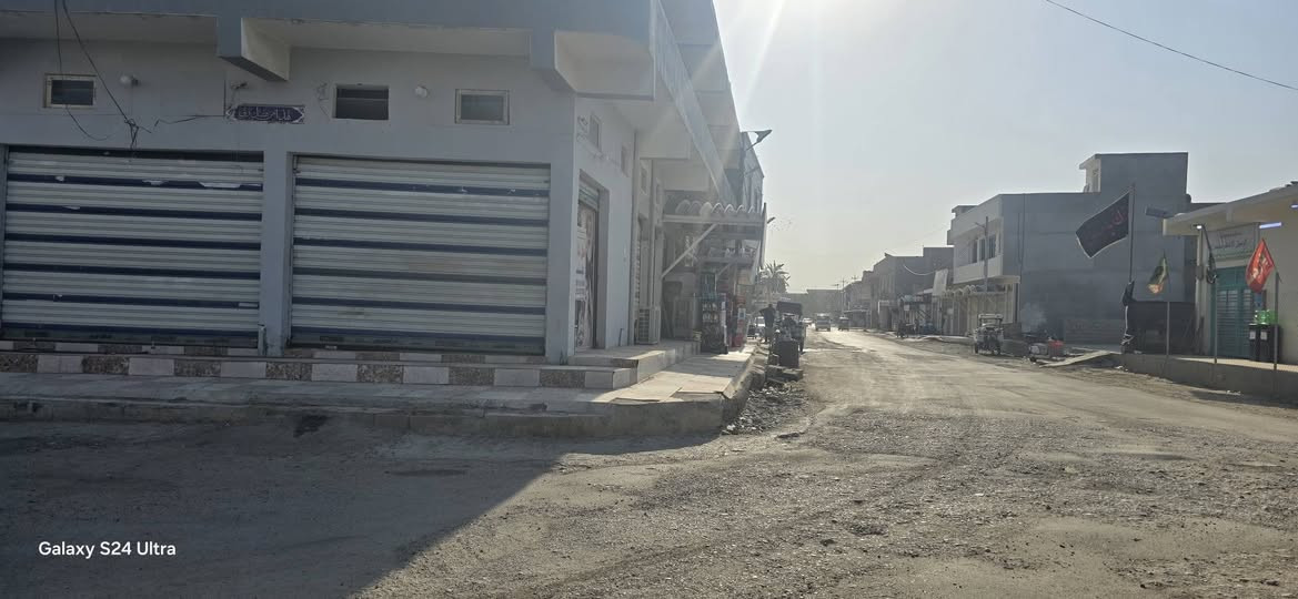 سلام وعليكم محل الايجار
شارع الحسينيه ركن عل ثلاثه افرع من المفرك من حي المعلمين 
شارع الرئيس مال الحسينيه
نزال 6عرضه 8متر الاستفسار عل رقم ***********
مكلف بل النشر

