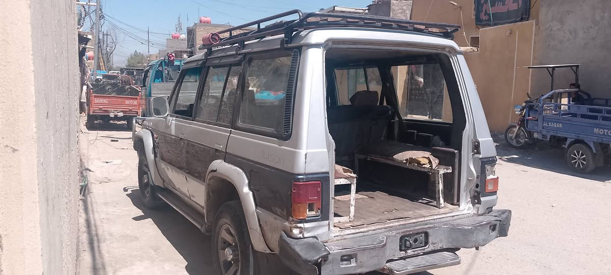 سلام عليكم مره خصة ابو الكروم كالوبر 1993 رقم بغداد انكليزي السنويه لل2029 مكينه و كيرففتي مكفولات كشرتها بلاديه السعر 34و بيها مجال عنوان بغداد مدينه الصدر رقم الهاتف *********** متواجد على الواتساب
