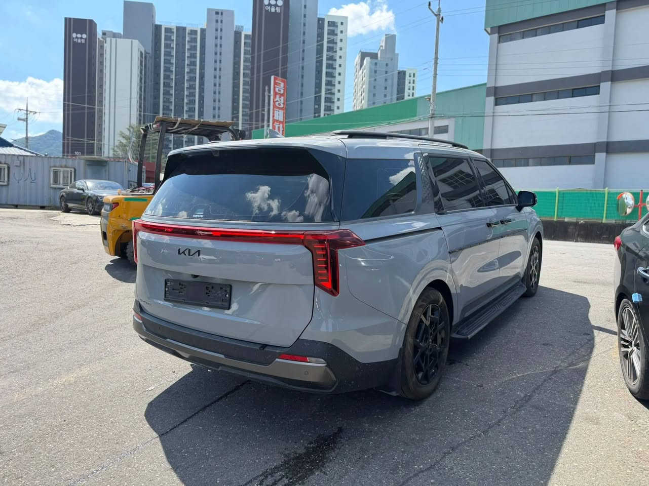 🚘 كيا كرنفال 2025
🔹 ديزل
🔹 تقرير غرق وشغاله 
🔹 السيارة شغّالة وتمشي
🔹 بدون تصليح
🔹 تحتاج صيانة للمقاعد الكهربائية
🔹 السيارة موجودة حاليًا في كوريا الجنوبية 🇰🇷
💰 سعر السيارة: 18,200$
🚢 النقل إلى الأردن: 3,400$
📍 واصل إلى الأردن
📞 للتواصل: ***********
