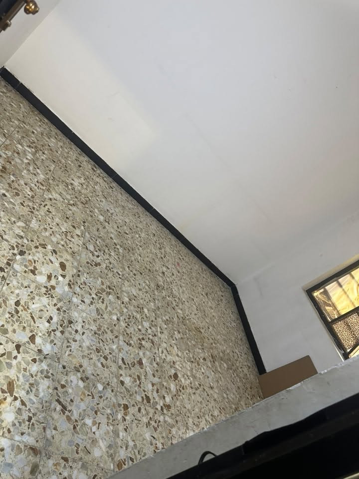 ايجار • وحدة سكنية • طابق ثاني