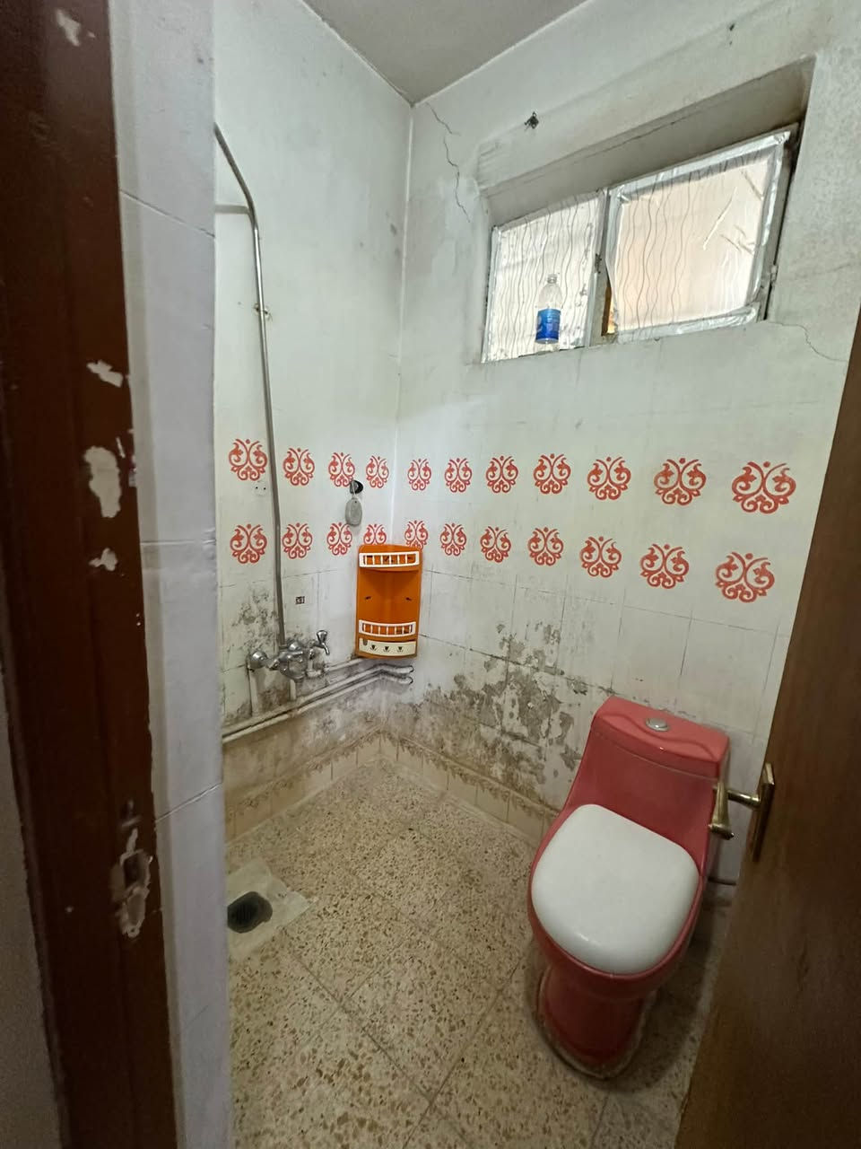 🏠 للإيجار في السيدية

📐 المساحة: 200 متر
🚗 كراج + مدخلين
🛏️ 4 غرف نوم مع سويتات
🛋️ صالة
مطبخ في الطابقين

📍 الموقع: السيدية – مربع الـ400

💰 الإيجار: مليون و250 ألف دينار
🤝 قابل للتفاوض

📞 للاستفسار والتفاصيل:***********
