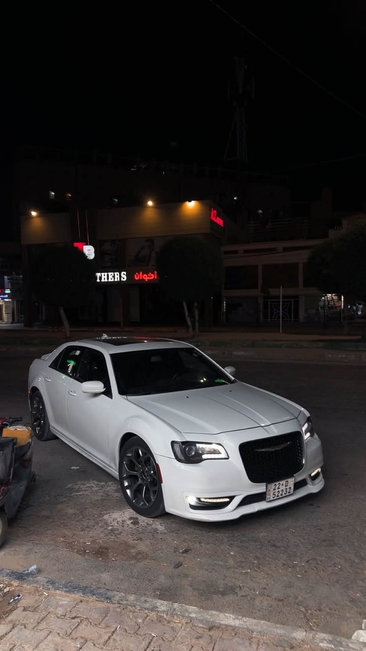 كرايسلر S300 2018فول مواصفات كندي ماشية 120 الف كيلو متر كلين تايتل محرك كير كفالة تبريد ثلج حدادية جديدة تخم تاير جديد السعر 270 ورقة قفل 
***********
