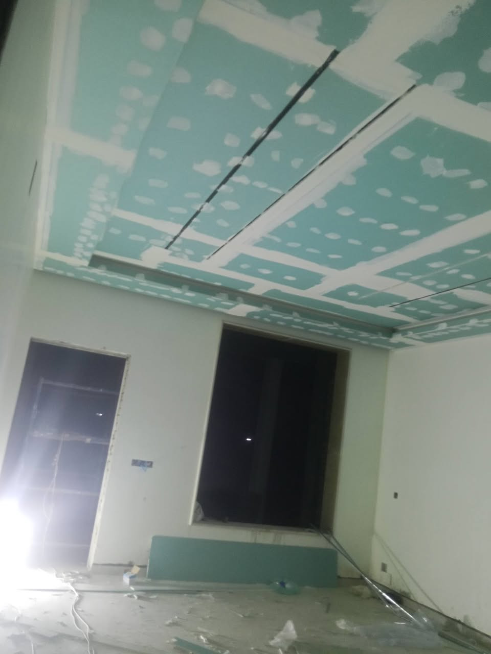 تصميم - تنفيذ
كافة اعمال- ديكور 
***********
