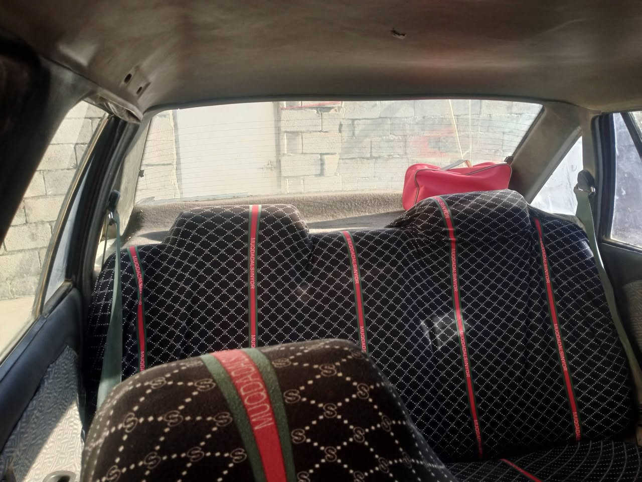 سياره دايو لمنز موديل 93 رقم ديالى  تحويل ثاني يوم بسمي
هزه جديده بيها ستيكر بانزين 
مكان السياره ديالى جلولاء 
رقم الهاتف ***********
