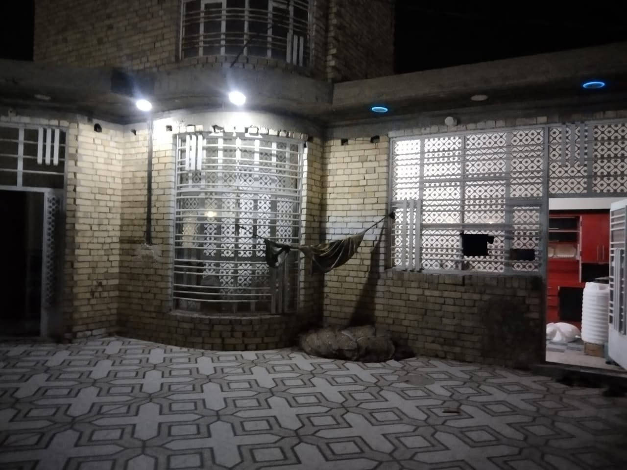 سلام عليكم بيت البيع مساحه 280 اسقبال11 غرفتين نوم صاله ومطبخ وكراج كاشي والسقبال كاشي البيت كاله طابوك صبه مسالح  بيت جديد 2024 فقط الكرج والسقبال كاشي  بيت سرميك البخ و بياض مكان اابيت الدوانم مقبيل صورت السيد الصدر وبضهر شارع حسن باتوال  بيت ركن  السعره خاص مراسلات الصفحه اارقم***********
