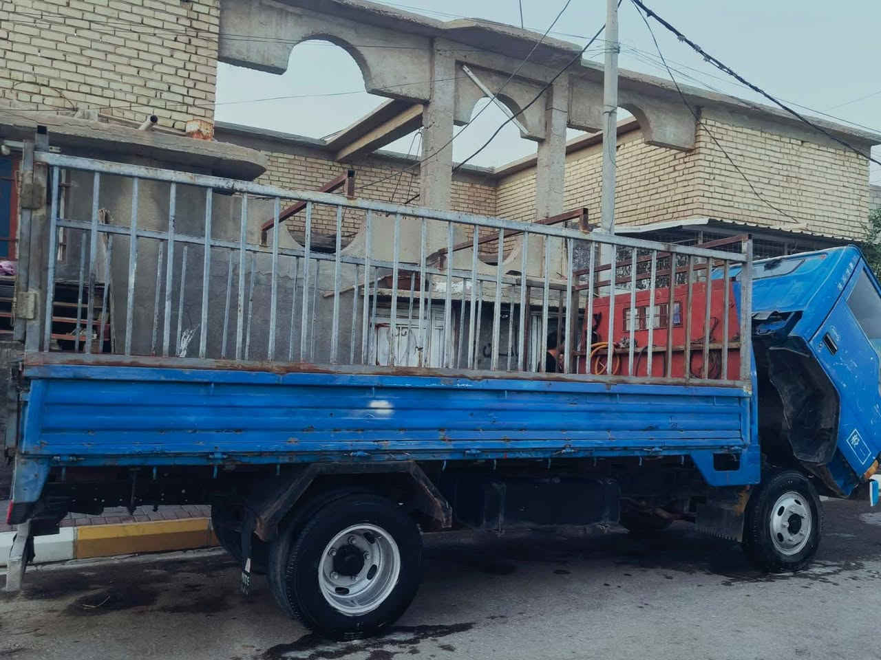يسلام عليكم كنتر عظم مستبوشئ موديل 95 رقم بصر الاماني سياره جاهز مكينه وكير وشاصي ورقم شاصي مكفولات سنوي تنتهي 31 مكلف ينشر رقم صاحب سياره    ***********  خاص ما اجاوب سعر 55 مكاني السماوه

