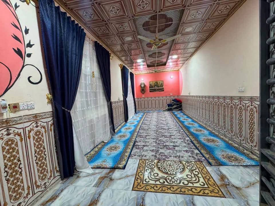 بيت زراعي بي وصل تطويب مساحه 230م
منطقة الدجين شارع مولد قصي قريب للشارع العام 

بناء بلوك كهربائي عكاده رباط 

يحتوي على 

استقبال 

وصاله 

وغرفتين 

ومطبخ 

ومجمع صحيات

ومناور

وساحه كبيره 

متوفر ماء وكهرباء ومجاري دفن 

عرض الشارع 12 متر 

السعر 57 وبي مجال 

واتساب *********** علاء بدر
