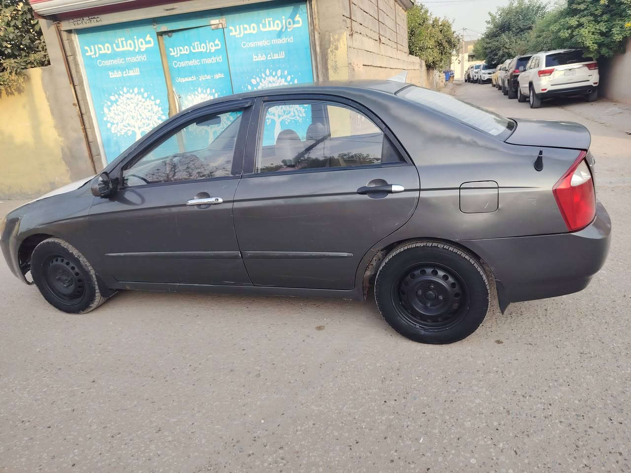 السلام عليكم سيارة سيراتو 2006 مكينه وكير جدد رقم بابل انكليزي مداور ثاني يوم  لونه فيلي بيه صبق اقل الحزام مكفوله من الضربه والسونار مرفوع بل منشور وتفاصيل بل منشور السعر ٥٥ العنوان بابل جبله اتصل على الرقم ***********

