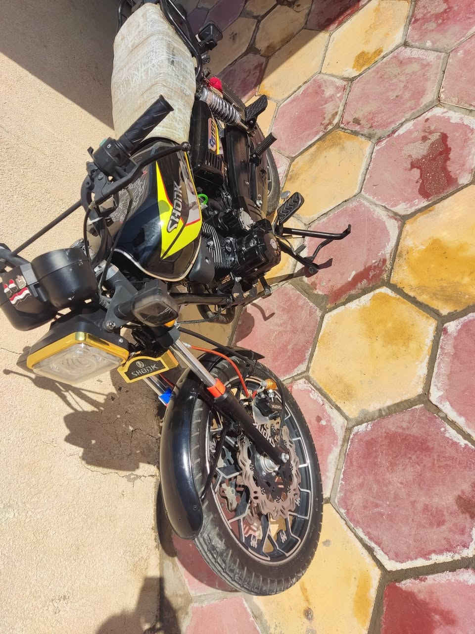 سيفان للبيع موديل 25 نضافه مثل ما بالصوره تشتغل سويج وبصمه مكان رميثه إتصال ***********
